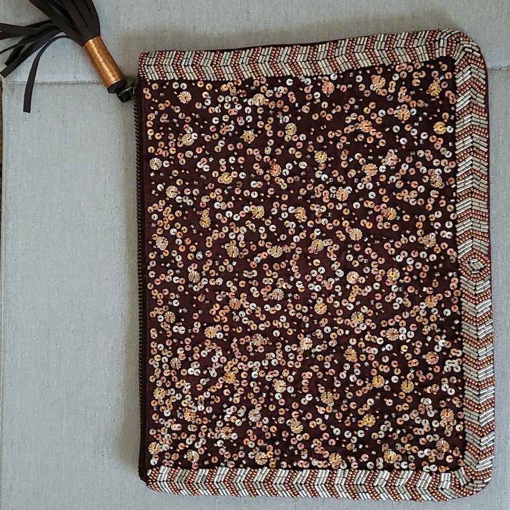 Sequin clutch